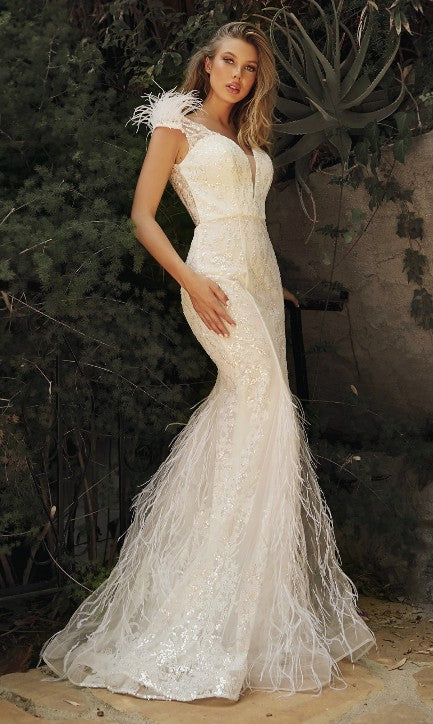 Vestido de novia en corte de sirena con plumas - Kookay Vestidos