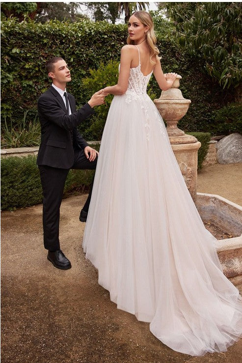 Vestido de Novia con encaje y tul.