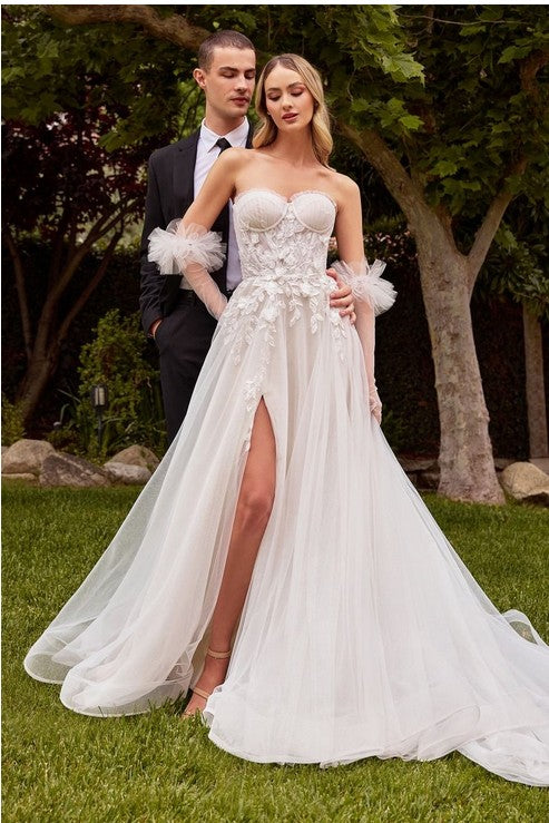 Vestido de Novia con guantes.