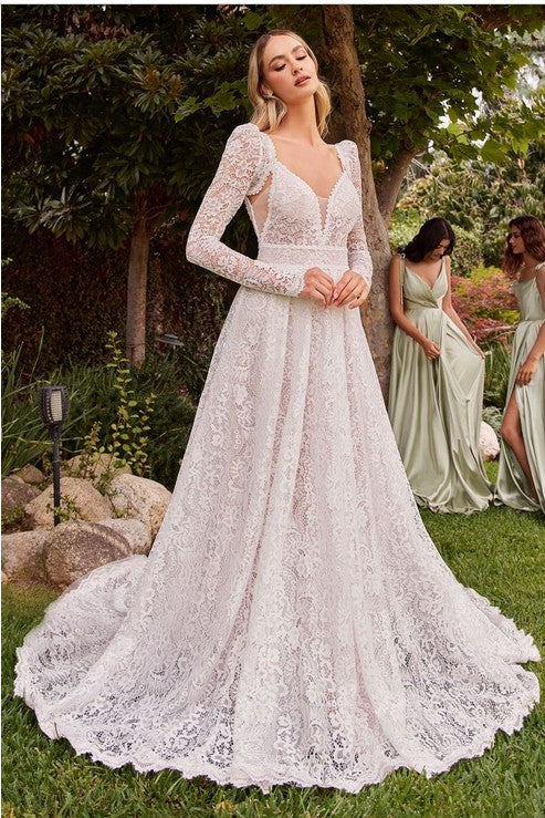 Vestido de novia con mangas desmontables.