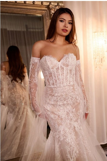 Vestido de Novia con mangas desmontables.