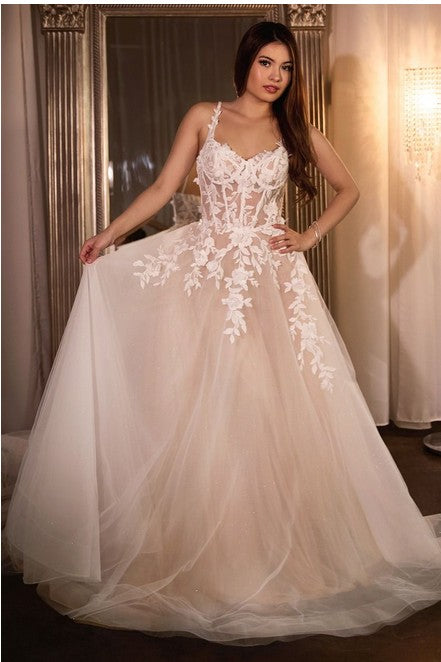 Vestido de Novia con encaje y falda de tul.