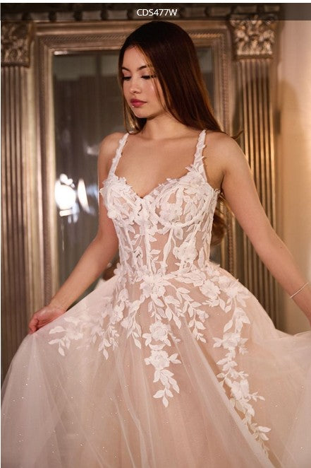 Vestido de Novia con encaje y falda de tul.