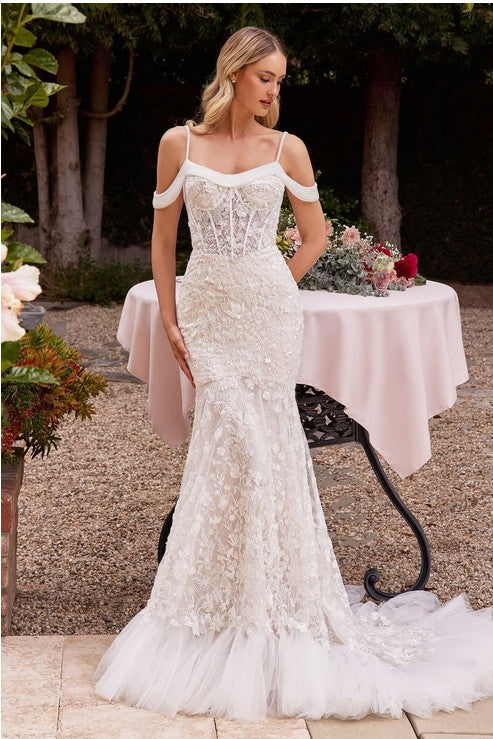 Vestido de novia con bordado floral.