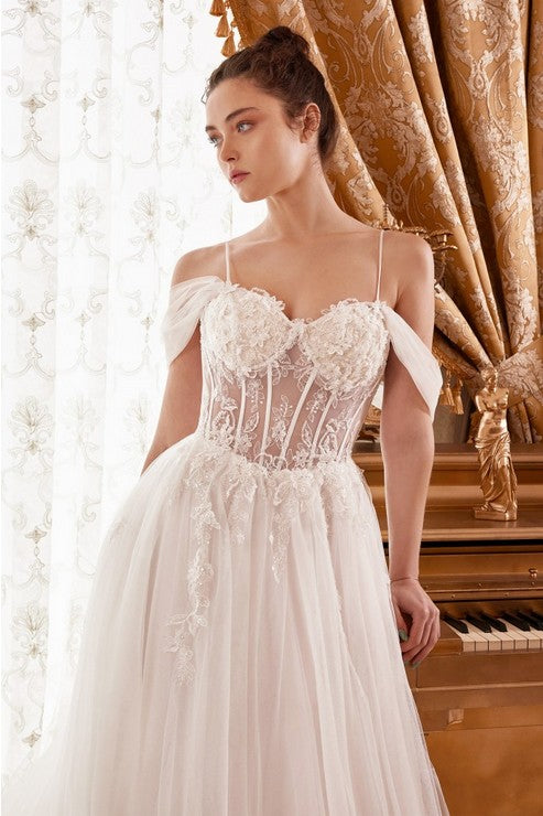 Vestido de novia de tul con corset.