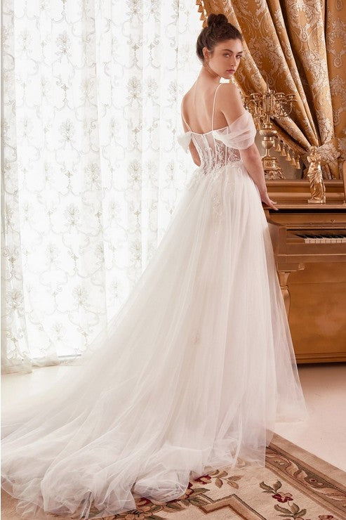 Vestido de novia de tul con corset.