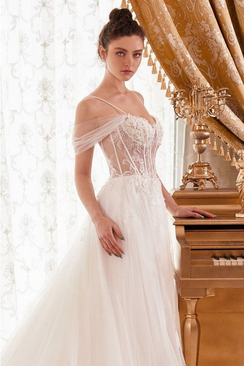 Vestido de novia de tul con corset.